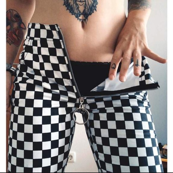 HOT AF CHECK PANTS - Picture 2 of 4